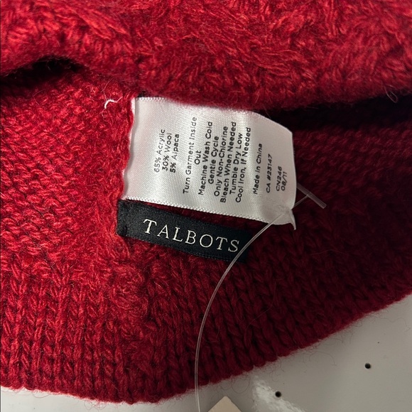 Elegant Red Knit Women's Beanie - Picture 4 of 5